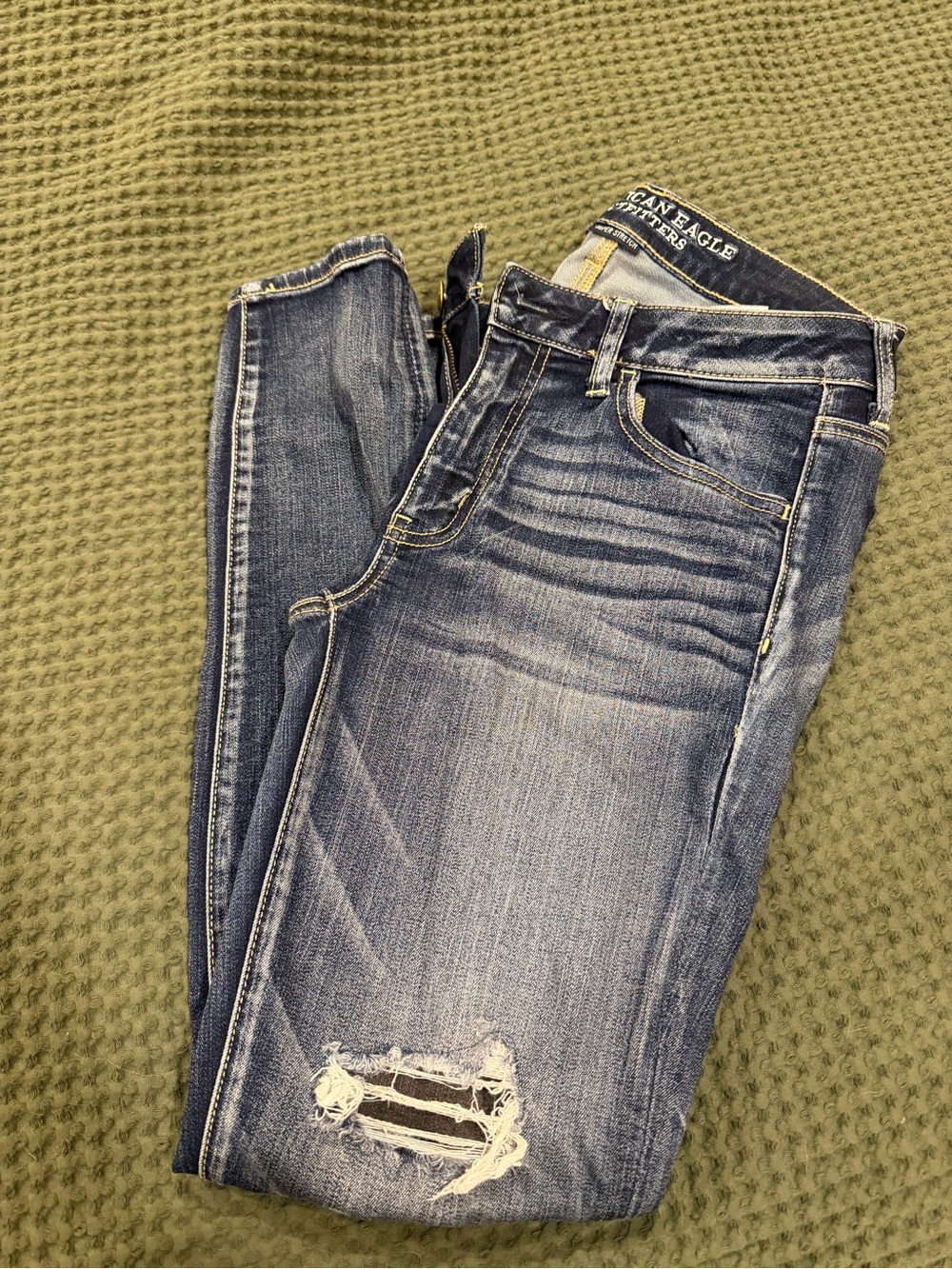 American Eagle Outfitters Women's Distressed Medium Blue Skinny Jeans/jeggings
